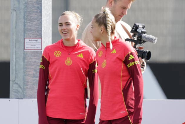 09 04 2026, xgrfx, Football DFB Media Dates, German Womens National Team Training v l Laura Freigang, Giulia Gwinn German Womens National Team DFL DFB REGULATIONS PROHIBIT ANY USE OF PHOTOGRAPHS as IMAGE SEQUENCES and or QUASI VIDEO Herzogenaurach