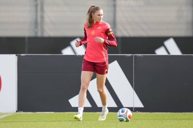 09 04 2026, xgrfx, Football DFB Media Dates, German Womens National Team Training v l Jule Brand German Womens National Team DFL DFB REGULATIONS PROHIBIT ANY USE OF PHOTOGRAPHS as IMAGE SEQUENCES and or QUASI VIDEO Herzogenaurach