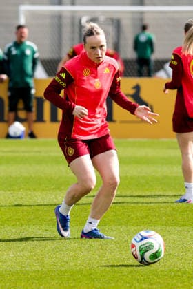 09 04 2026, xgrfx, Football DFB Media Dates, German Womens National Team Training v l Franziska Kett German Womens National Team DFL DFB REGULATIONS PROHIBIT ANY USE OF PHOTOGRAPHS as IMAGE SEQUENCES and or QUASI VIDEO Herzogenaurach