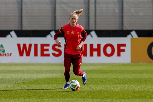 09 04 2026, xgrfx, Football DFB Media Dates, German Womens National Team Training v l Lea Schüller German Womens National Team DFL DFB REGULATIONS PROHIBIT ANY USE OF PHOTOGRAPHS as IMAGE SEQUENCES and or QUASI VIDEO Herzogenaurach