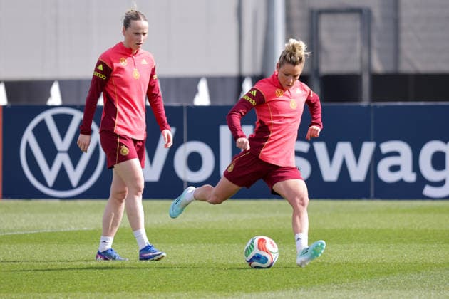 09 04 2026, xgrfx, Football DFB Media Dates, German Womens National Team Training v l Franziska Kett, Linda Dallmann German Womens National Team DFL DFB REGULATIONS PROHIBIT ANY USE OF PHOTOGRAPHS as IMAGE SEQUENCES and or QUASI VIDEO Herzogenaurach