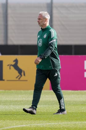 09 04 2026, xgrfx, Football DFB Media Dates, German Womens National Team Training v l Christian Wück German Womens National Team DFL DFB REGULATIONS PROHIBIT ANY USE OF PHOTOGRAPHS as IMAGE SEQUENCES and or QUASI VIDEO Herzogenaurach
