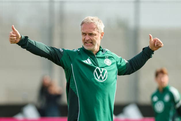 Herzogenaurach, Germany 09 April 2026 International match measure of the German national womens soccer team in preparation for the World Cup qualifiers in Herzogenaurach Training In the picture national coach Christian Wück Wueck Germany Copyright: HMBxMedia MadeleinexFantini