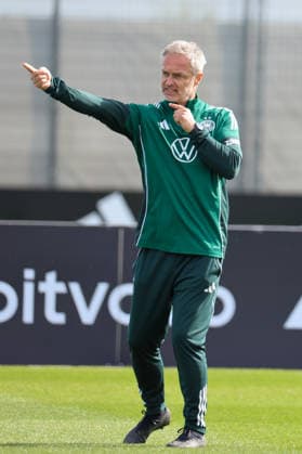 Herzogenaurach, Deutschland 09. April 2026: Länderspielmaßnahme der deutschen Fußballnationalmannschaft der Frauen zur Vorbereitung auf die WM-Qualifikation in Herzogenaurach - Training Im Bild: Bundestrainer Christian Wück Wueck (Deutschland) Copyright: HMBxMedia MadeleinexFantini