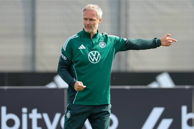 Herzogenaurach, Deutschland 09. April 2026: Länderspielmaßnahme der deutschen Fußballnationalmannschaft der Frauen zur Vorbereitung auf die WM-Qualifikation in Herzogenaurach - Training Im Bild: Bundestrainer Christian Wück Wueck (Deutschland) Copyright: HMBxMedia MadeleinexFantini