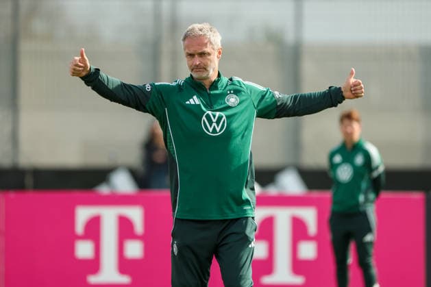 Herzogenaurach, Germany 09 April 2026 International match measure of the German national womens soccer team in preparation for the World Cup qualifiers in Herzogenaurach Training In the picture national coach Christian Wück Wueck Germany Copyright: HMBxMedia MadeleinexFantini