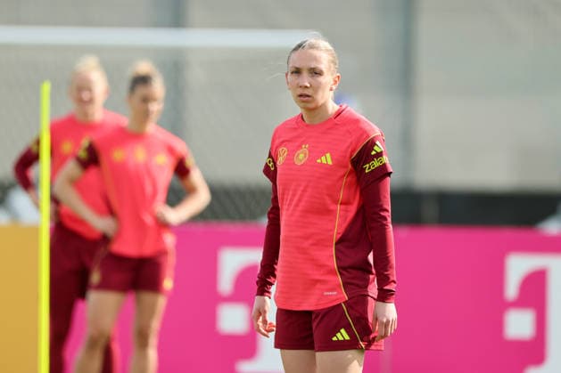 Herzogenaurach, Germany 09 April 2026 International match of the German womens national soccer team in preparation for the World Cup qualifiers in Herzogenaurach Training In the picture Elisa Senß Senss Germany Copyright: HMBxMedia MadeleinexFantini