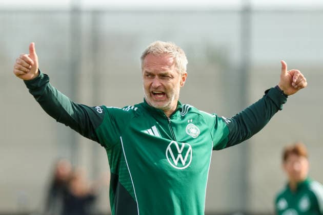Herzogenaurach, Germany 09 April 2026 International match measure of the German national womens soccer team in preparation for the World Cup qualifiers in Herzogenaurach Training In the picture national coach Christian Wück Wueck Germany Copyright: HMBxMedia MadeleinexFantini