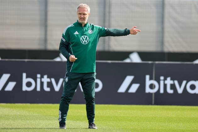Herzogenaurach, Germany 09 April 2026 International match measure of the German national womens soccer team in preparation for the World Cup qualifiers in Herzogenaurach Training In the picture national coach Christian Wück Wueck Germany Copyright: HMBxMedia MadeleinexFantini