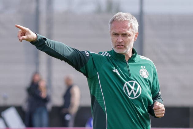 09 04 2026, xgrfx, Football DFB Media Dates, German Womens National Team Training v l Christian Wück German Womens National Team DFL DFB REGULATIONS PROHIBIT ANY USE OF PHOTOGRAPHS as IMAGE SEQUENCES and or QUASI VIDEO Herzogenaurach