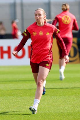 Herzogenaurach, Germany 09 April 2026 International match of the German womens national soccer team in preparation for the World Cup qualifiers in Herzogenaurach Training In the picture Elisa Senß Senss Germany Copyright: HMBxMedia MadeleinexFantini