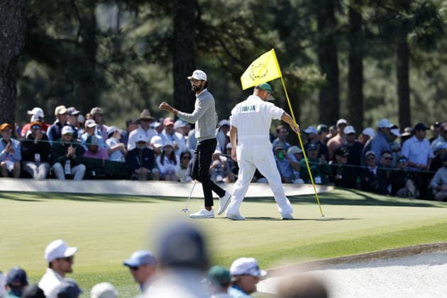 Golf 2026 Masters Tournament - Round 1 Akshay Bhatia of the US (L) gestures after putting putt on hole 7 during Round 1 of the 2026 Masters tournament in August, Georgia, USA, 09 April 2026. Augusta United States  Copyright: xERIKxS.xLESSERx