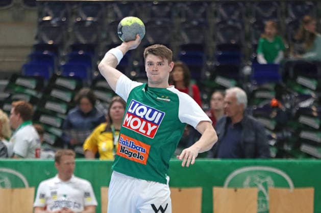 Handball DAIKIN HBL, SC DHfK Leipzig FRISCH AUF Göppingen 09 04 2026 Oskar Sunnefeldt 27, Frisch Auf Göppingen during warm-up, Training Handball, DAIKIN HBL, 1 Bundesliga, Season 2025 2026, 28 Matchday SC DHfK Leipzig vs FRISCH AUF Göppingen on 09 04 2026 at Quarterback Immobilien Arena Leipzig Copyright: xBEAUTIFULxSPORTS JanxKaeferx