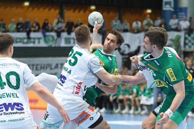 Handball DAIKIN HBL, SC DHfK Leipzig FRISCH AUF Göppingen 09 04 2026 Dean Bombac 67, SC DHfK Leipzig and Luka Rogan 33, SC DHfK Leipzig are handled by the defense Handball, DAIKIN HBL, 1 Bundesliga, Season 2025 2026, 28 Matchday SC DHfK Leipzig vs FRISCH AUF Göppingen on 09 04 2026 at Quarterback Immobilien Arena Leipzig Copyright: xBEAUTIFULxSPORTS JanxKaeferx
