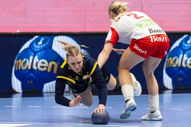 Czech Republic vs Denmark, EHF Euro Cup, Women 2026, Group 2 (B) match in Prague, Czech Republic, April 9, 2026. From left Czech Valerie Smetkova, Stine Norklit Lonborg of Denmark. (CTKxPhoto MichalxKamaryt) CTKPhotoP2026040907906  CTKPhotoP2026040907906