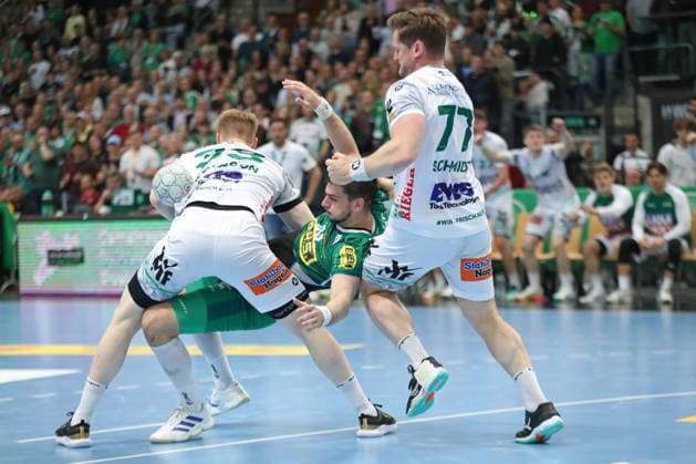 Handball DAIKIN HBL, SC DHfK Leipzig FRISCH AUF Göppingen 09 04 2026 Luka Rogan 33, SC DHfK Leipzig is stopped by two opponents Handball, DAIKIN HBL, 1 Bundesliga, Season 2025 2026, 28 Matchday SC DHfK Leipzig vs FRISCH AUF Göppingen on 09 04 2026 at Quarterback Immobilien Arena Leipzig Copyright: xBEAUTIFULxSPORTS JanxKaeferx