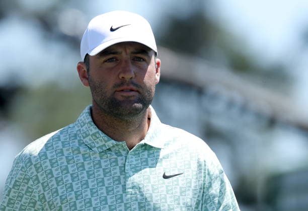 Golf 2026 Masters Tournament - Round 1 Scottie Scheffler of the USA looks on after teeing off at hole 1 in Round 1 of the 2026 Masters tournament in August, Georgia, USA, 09 April 2026. Augusta United States  Copyright: xCHRISxTORRESx