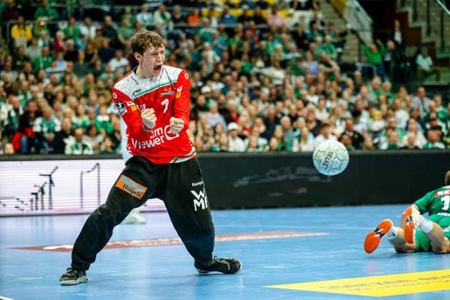 Julian Buchele FRISCH AUF Goeppingen, 01 cheers about held ball, defended, held, goalkeeper , SC DHfK Leipzig vs FRISCH AUF Goeppingen, Handball, 1 Bundesliga, 28 Matchday, Season 2025 2026, 09 04 2026, SC DHfK Leipzig vs FRISCH AUF Goeppingen, Handball, 1 Bundesliga, 28 Matchday, Season 2025 2026, 09 04 2026 Leipzig Copyright: xEibner-Pressefoto LauraxRoemerx EP_LRR