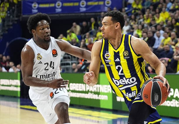 Fenerbahce Beko v Real Madrid - EuroLeague ISTANBUL, TURKIYE - APRIL 9: Wade Baldwin (2) of Fenerbahce Beko in action against Andres Feliz (24) of Real Madrid during EuroLeague week 37 basketball match between Fenerbahce Beko and Real Madrid at Ulker Sports and Event Hall in Istanbul, Turkiye on April 9, 2026. Esra Bilgin Anadolu Istanbul Turkey. Editorial use only. Please get in touch for any other usage.  Copyright: x2026xAnadoluxEsraxBilginx