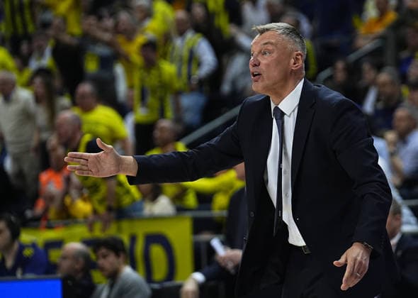 Fenerbahce Beko v Real Madrid - EuroLeague ISTANBUL, TURKIYE - APRIL 9: Head Coach of Fenerbahce Beko Sarunas Jasikevicius gives tactics during EuroLeague week 37 basketball match between Fenerbahce Beko and Real Madrid at Ulker Sports and Event Hall in Istanbul, Turkiye on April 9, 2026. Esra Bilgin Anadolu Istanbul Turkey. Editorial use only. Please get in touch for any other usage.  Copyright: x2026xAnadoluxEsraxBilginx