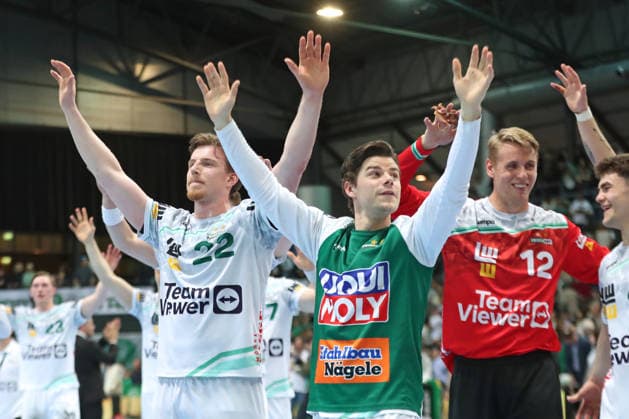 Handball DAIKIN HBL, SC DHfK Leipzig FRISCH AUF Göppingen 09 04 2026 Winner cheers at the FA Göppingen team Handball, DAIKIN HBL, 1 Bundesliga, Season 2025 2026, 28 Matchday SC DHfK Leipzig vs FRISCH AUF Göppingen on 09 04 2026 at Quarterback Immobilien Arena Leipzig Copyright: xBEAUTIFULxSPORTS JanxKaeferx