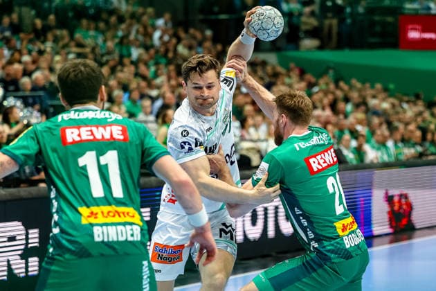David Schmidt FRISCH AUF Goeppingen, 77 duel, duel, fight on the ball against William Bogojevic SC DHfK Leipzig, 20 , SC DHfK Leipzig vs FRISCH AUF Goeppingen, Handball, 1 Bundesliga, 28 Matchday, Season 2025 2026, 09 04 2026, SC DHfK Leipzig vs FRISCH AUF Goeppingen, Handball, 1 Bundesliga, 28 Matchday, Season 2025 2026, 09 04 2026 Leipzig Copyright: xEibner-Pressefoto LauraxRoemerx EP_LRR