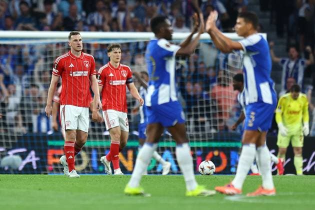 Chris Wood of Nottingham Forest reacts after conceding first goal Porto v Nottingham Forest, UEFA Europa League, Quarter Final, First Leg, Football, Estadio do Dragao, Porto, Portugal - 09 Apr 2026Porto Estádio do Dragão Portugal EDITORIAL USE ONLY No use with unauthorised audio, video, data, fixture lists, club league logos or live services. Online in-match use limited to 120 images, no video emulation. No use in betting, games or single club league player publications. Copyright: xMichaelxZemanek Shutterstockx 16811864h