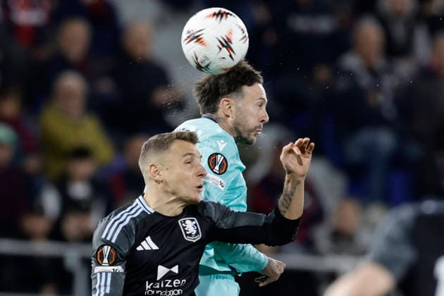 UEFA Europa League quarter-final first leg Bologna vs Aston Villa Football Club Bologna s Italian forward Federico Bernardeschi challenges for the ball with Aston Villa s French defender Lucas Digne during UEFA Europa League quarter-final first leg Bologna vs Aston Villa Football Club at Renato Dall Ara Stadium on April 09, 2026, Bologna. _BPH0833 Copyright: xAntonioxBalascox