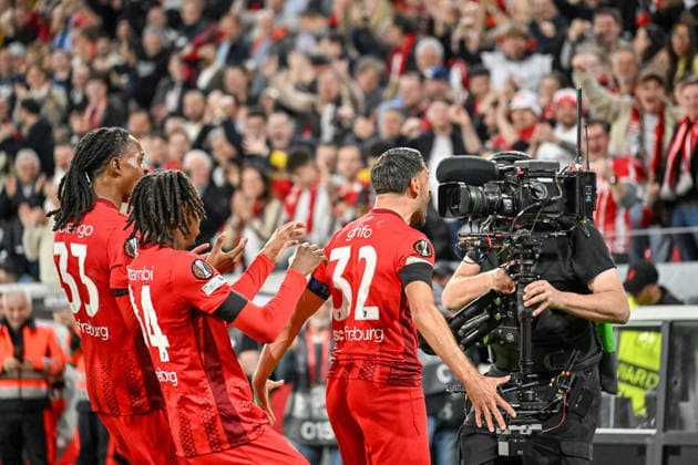 Cheers for the 1-0 goal by Vincenzo Grifo SC Freiburg, 32 GER, SC Freiburg Celta Vigo, Football, Europa League, Quarter-finals, 2025 2026 season, 09 04 2026 GER, SC Freiburg Celta Vigo, Football, Europa League, Quarter-finals, 2025 2026 season, 09 04 2026 Freiburg Copyright: xEibner-Pressefoto ThomasxHessx EP_THS