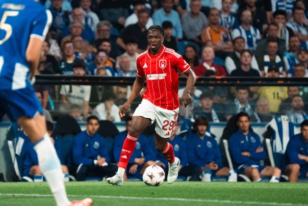 FC Porto v Nottingham Forest Europe League Player of Nottingham Forest during the Europe Leage match, between FC Porto and Nottingham Forest played at Estadio do Dragao on April 9, 2026 in Porto, Portugal Porto Portugal Copyright: xAdrianxFernandezx xAgenciaxLOFx