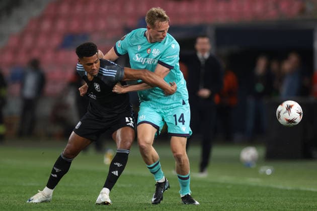 Bologna, Italy, 9th April 2026. Torbjorn Heggem of Bologna FC tussles with Ollie Watkins of Aston Villa FC during the Bologna vs Aston Villa UEFA Europa League Quarter Final 1st Leg match at Renato Dall Ara, Bologna. Picture credit should read: Jonathan Moscrop Sportimage EDITORIAL USE ONLY. No use with unauthorised audio, video, data, fixture lists, club league logos or live services. Online in-match use limited to 120 images, no video emulation. No use in betting, games or single club league player publications. SPI_006_JM_BOLOGNA_VILLA_UEL SPI-4645-0006