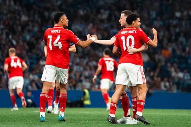 FC Porto v Nottingham Forest Europe League Goal of Nottingham Forest during the Europe Leage match, between FC Porto and Nottingham Forest played at Estadio do Dragao on April 9, 2026 in Porto, Portugal Porto Portugal Copyright: xAdrianxFernandezx xAgenciaxLOFx