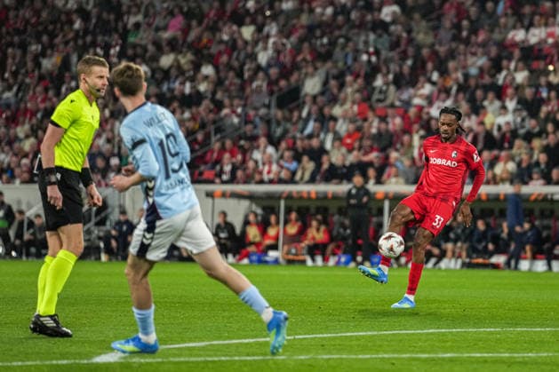UEFA Europa League SC Freiburg vs RC Celta Vigo, 09 04 2026 Jordy Makengo SC Freiburg, 33 on the ball UEFA Europa League SC Freiburg vs RC Celta Vigo, Europa Park Stadium, 09 04 2026 Copyright: xBEAUTIFULxSPORTS Boscox