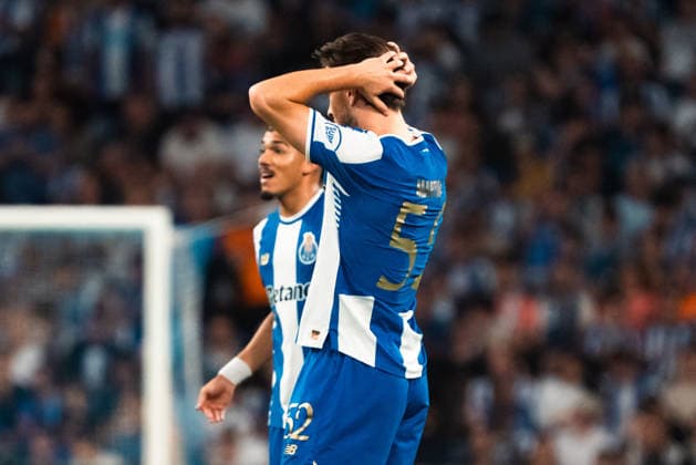 FC Porto v Nottingham Forest Europe League Goal of Nottingham Forest during the Europe Leage match, between FC Porto and Nottingham Forest played at Estadio do Dragao on April 9, 2026 in Porto, Portugal Porto Portugal Copyright: xAdrianxFernandezx xAgenciaxLOFx