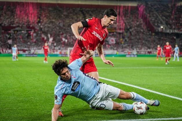 UEFA Europa League SC Freiburg v RC Celta Vigo, 09 04 2026 Duel between Igor MatanoviÄ‡ SC Freiburg, 31 and Marcos Alonso RC Celta Vigo, 20 UEFA Europa League SC Freiburg v RC Celta Vigo, Europa Park Stadium, 09 04 2026 Copyright: xBEAUTIFULxSPORTS Boscox