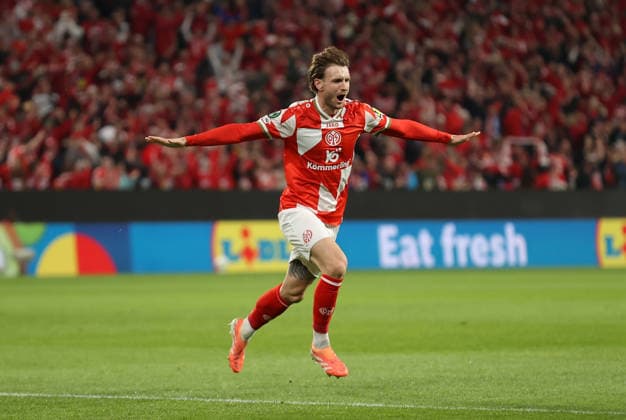 09.04.2026, Fussball UEFA Conference League, Viertelfinale Hinspiel, 1. FSV Mainz 05 - Racing Strasbourg Alsace, v.l., Torjubel zum 2:0 durch Stefan Posch (FSV Mainz 05), Goal celebration, celebrate the goal DFL DFB REGULATIONS PROHIBIT ANY USE OF PHOTOGRAPHS AS IMAGE SEQUENCES AND OR QUASI-VIDEO. xdcx *** 09 04 2026, Football UEFA Conference League, quarter-final first leg, 1 FSV Mainz 05 Racing Strasbourg Alsace, v l , Goal celebration to 2 0 by Stefan Posch FSV Mainz 05 , Goal celebration, celebrate the goal DFL DFB REGULATIONS PROHIBIT ANY USE OF PHOTOGRAPHS AS IMAGE SEQUENCES AND OR QUASI VIDEO xdcx Copyright: HMBxMedia Claus