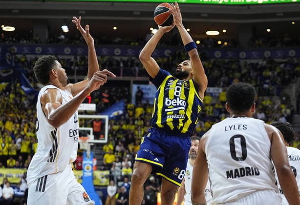 Fenerbahce Beko v Real Madrid - EuroLeague ISTANBUL, TURKIYE - APRIL 9: Talen Jalee Tucker (8) of Fenerbahce Beko in action against Edy Tavares (22) of Real Madrid during EuroLeague week 37 basketball match between Fenerbahce Beko and Real Madrid at Ulker Sports and Event Hall in Istanbul, Turkiye on April 9, 2026. Esra Bilgin Anadolu Istanbul Turkey. Editorial use only. Please get in touch for any other usage.  Copyright: x2026xAnadoluxEsraxBilginx