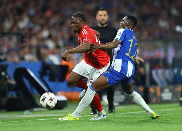 Dilane Bakwa of Nottingham Forest and Zaidu Sanusi of FC Porto Porto v Nottingham Forest, UEFA Europa League, Quarter Final, First Leg, Football, Estadio do Dragao, Porto, Portugal - 09 Apr 2026Porto Estádio do Dragão Portugal EDITORIAL USE ONLY No use with unauthorised audio, video, data, fixture lists, club league logos or live services. Online in-match use limited to 120 images, no video emulation. No use in betting, games or single club league player publications. Copyright: xMichaelxZemanek Shutterstockx 16811864o