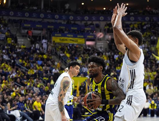 Fenerbahce Beko v Real Madrid - EuroLeague ISTANBUL, TURKIYE - APRIL 9: Chris Silva of Fenerbahce Beko in action against Theo Maledon (12) of Real Madrid during EuroLeague week 37 basketball match between Fenerbahce Beko and Real Madrid at Ulker Sports and Event Hall in Istanbul, Turkiye on April 9, 2026. Esra Bilgin Anadolu Istanbul Turkey. Editorial use only. Please get in touch for any other usage.  Copyright: x2026xAnadoluxEsraxBilginx