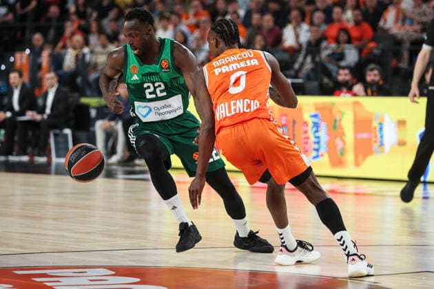 April 9, 2026, Valencia, Valencia, Spain: Jerian Grant of Panathinaikos Aktor Athens and Brancou Badio of Valencia Basket in action during the Turkish Airlines EuroLeague Regular Season Round 37 match between Valencia Basket and Panathinaikos Aktor Athens at Roig Arena on April 09, 2026, in Valencia, Spain. Valencia Basket V Panathinaikos Aktor Athens - Turkish Airlines EuroLeague  - ZUMAa181 20260409_zaa_a181_292 Copyright: xIrinaxR.xHipolitox