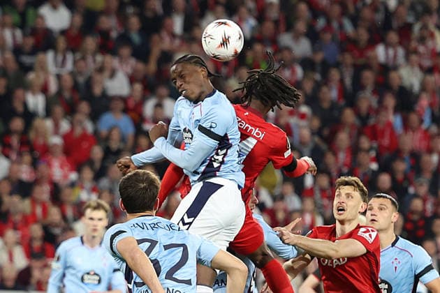 09 04 2026, xrekx, Football UEFA Europa League, SC Freiburg Celta Vigo v l Ilaix Moriba Celta Vigo Johan Manzambi SC Freiburg Zweikampf, Aktion, action, battle for the ball DFL DFB REGULATIONS PROHIBIT ANY USE OF PHOTOGRAPHS as IMAGE SEQUENCES and or QUASI VIDEO Freiburg