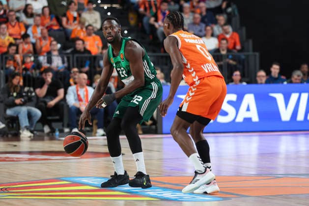 April 9, 2026, Valencia, Valencia, Spain: Jerian Grant of Panathinaikos Aktor Athens and Brancou Badio of Valencia Basket in action during the Turkish Airlines EuroLeague Regular Season Round 37 match between Valencia Basket and Panathinaikos Aktor Athens at Roig Arena on April 09, 2026, in Valencia, Spain. Valencia Basket V Panathinaikos Aktor Athens - Turkish Airlines EuroLeague  - ZUMAa181 20260409_zaa_a181_294 Copyright: xIrinaxR.xHipolitox