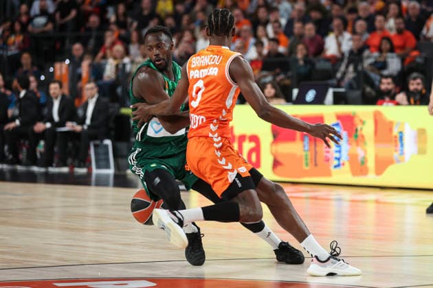 April 9, 2026, Valencia, Valencia, Spain: Jerian Grant of Panathinaikos Aktor Athens and Brancou Badio of Valencia Basket in action during the Turkish Airlines EuroLeague Regular Season Round 37 match between Valencia Basket and Panathinaikos Aktor Athens at Roig Arena on April 09, 2026, in Valencia, Spain. Valencia Basket V Panathinaikos Aktor Athens - Turkish Airlines EuroLeague  - ZUMAa181 20260409_zaa_a181_295 Copyright: xIrinaxR.xHipolitox