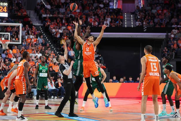 April 9, 2026, Valencia, Valencia, Spain: Mathias Lessort of Panathinaikos Aktor Athens and Neal Sako of Valencia Basket in action during the Turkish Airlines EuroLeague Regular Season Round 37 match between Valencia Basket and Panathinaikos Aktor Athens at Roig Arena on April 09, 2026, in Valencia, Spain. Valencia Basket V Panathinaikos Aktor Athens - Turkish Airlines EuroLeague  - ZUMAa181 20260409_zaa_a181_296 Copyright: xIrinaxR.xHipolitox