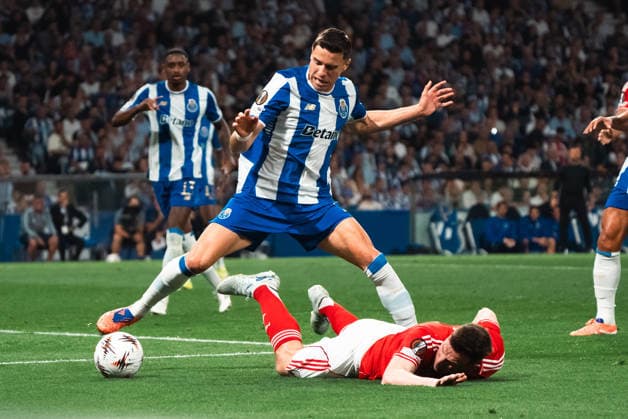 FC Porto v Nottingham Forest Europe League Players of FC Porto and Nottingham Forest during the Europe Leage match, between FC Porto and Nottingham Forest played at Estadio do Dragao on April 9, 2026 in Oporto, Portugal Oporto Portugal Copyright: xAdrianxFernandezx xAgenciaxLOFx