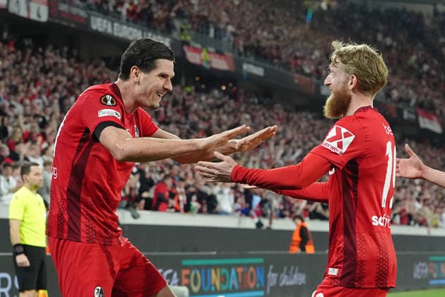 Germany UEFA Europa League quarter-final first leg 2025 26, SC Freiburg vs Celta Vigo Europa Park Stadion, Freiburg im Breisgau Jan Niklas Beste 19 Freiburg celebrates after his goal with Igor Matanovic 31 Freiburg Copyright: xKjetilxWaberx