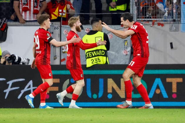 Goal celebration SC Freiburg at 2 0 by Niklas Beste SC Freiburg, 19 , Germany, Soccer, UEFA Europa League, Quarterfinals, 2025 2026, SC Freiburg vs Celta Vigo, 09 04 2026, Freiburg im Breisgau Europa Park Stadion Stadion am Deutschland Copyright: xGrantxHubbsx