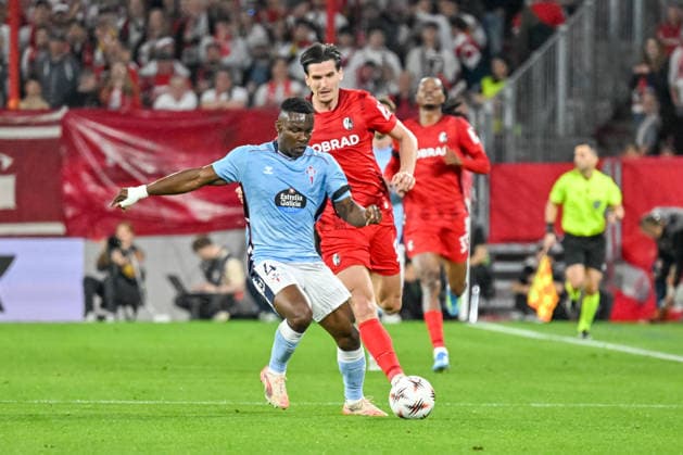 Joseph Aidoo Celta Vigo, 04 with ball behind Igor Matanovic SC Freiburg, 31 GER, SC Freiburg Celta Vigo, football, Europa League, quarter-finals, 2025 2026 season, 09 04 2026 GER, SC Freiburg Celta Vigo, football, Europa League, quarter-finals, 2025 2026 season, 09 04 2026 Freiburg Copyright: xEibner-Pressefoto ThomasxHessx EP_THS