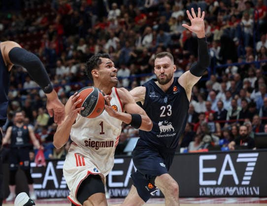 Foto IPP Roberto Bregani Milano 9 04 2026 Pallacanestro, Turkish Airlines EuroLeague 2025 2026, EA7 Emporio Armani MIlano vs Bayern Monaco. Nella foto Oscar Da Silva del Bayern Monaco in azione contro Marco Guduric dell EA7 Emporio Armani Milano. Italy Photo Press World Copyright. italy ITALY  Copyright: xR4924_italyphotopressx