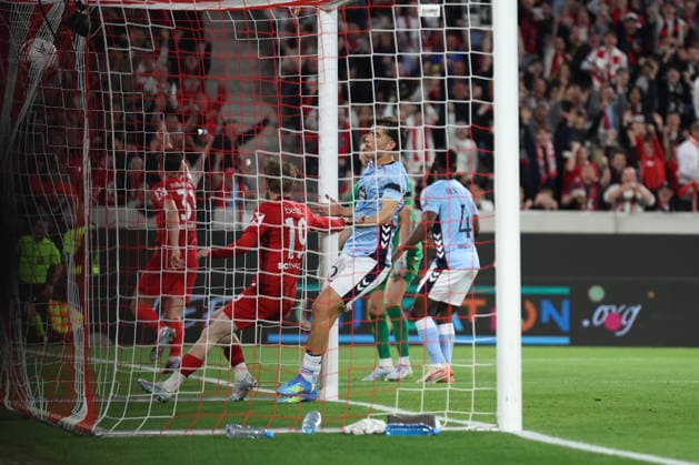 09 04 2026, xrekx, Football UEFA Europa League, SC Freiburg Celta Vigo v l Torjubel nach dem Tor zum celebrating the goal celebrate 2 0 durch Niklas Beste SC Freiburg DFL DFB REGULATIONS PROHIBIT ANY USE OF PHOTOGRAPHS as IMAGE SEQUENCES and or QUASI VIDEO Freiburg